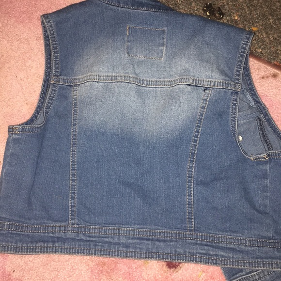 Cute denim jacket with emojis - Picture 2 of 3